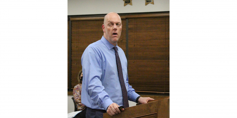 Sealy ISD Assistant Superintendent Chris Summer presented the 2021-2022 school year calendar that was approved unanimously at last Wednesday’s meeting of the Board of Trustees at the Administration Building. (Cole McNanna/Sealy News)