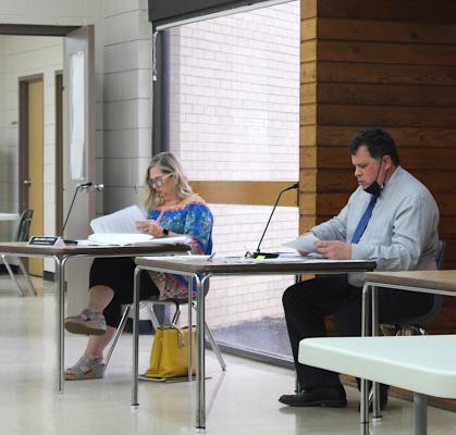 Sealy councilmember Dee Anne Lerma and Interim City Manager Warren Escovy prepare for the March 30 special joint meeting of the Sealy City Council and Planning Commission March 30 at the Hill Center. (Karen Lopez/Sealy News)