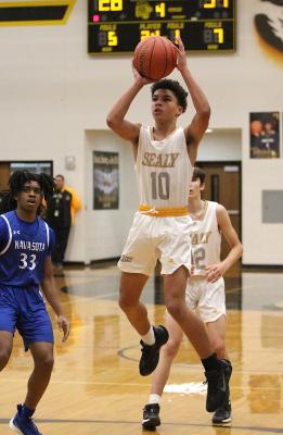 Sealy freshman Noah Washington hangs in the air and hits a floater in the fourth quarter of the Tigers’ home District 24-4A tilt with Navasota last Friday, Jan. 21. COLE McNANNA
