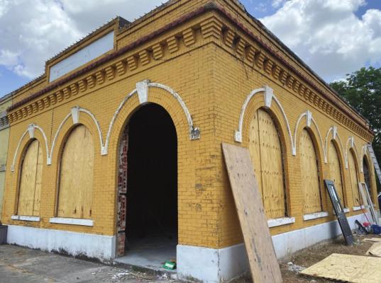 Renovations are taking place on the historical building located at 6423 Commerce Street in Wallis, and the city council heard June 15 that the location will be a catering kitchen for an empanada company. RAE DRADY