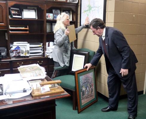 Former Sealy City Manager Lloyd Merrell and his wife Marsha begin taking down pictures and packing up his personal belongings in the city manager’s office at city hall on Dec. 14, 2020, after the city council accepted his resignation and placed him on immediate administrative leave with pay. (File Photo)