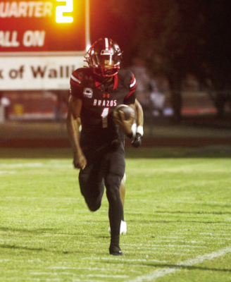 Jarvse Dickerson carried the ball 30 times for 224 yards and scored four touchdowns Friday night. SEALY NEWS | EVAN HALE
