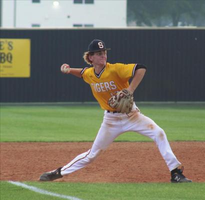 Tiger sophomore Garret Nedd looks to make a cross-diamond throw from third base to get a Fort Bend Kempner runner during Sealy’s playoff warmup game at Aubrey “Mutt” Stuessel Stadium Monday evening.