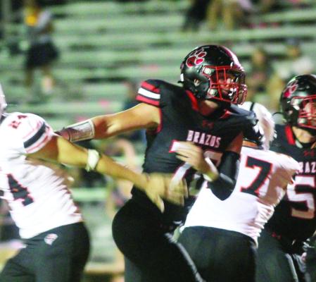 Lucas Janis sheds off a block with a direct line to the quarterback. SEALY NEWS | EVAN HALE