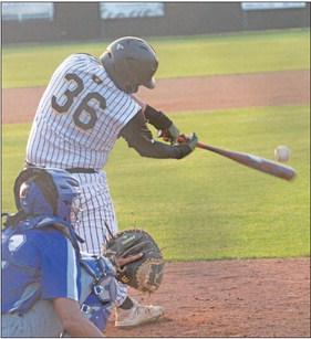 Sealy’s Dylan Aguado prepares to take a cut during a district contest. Sealy is off to a 2-0 start in district play coming into this week’s contests. PHOTOS BY JIMMY GALVAN