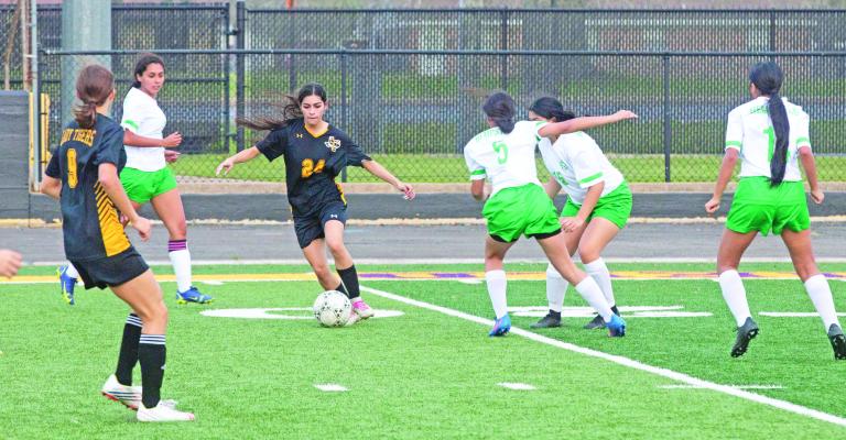Sealy’s Dominque Castillo works the ball against Hempstead defenders. PHOTOS BY JIMMY GALVAN
