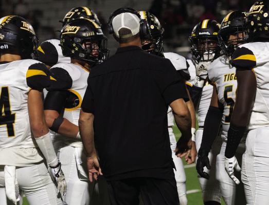 Sealy’s defense squad has been sterling the latter part of the district season. Sealy secured a playoff berth with its victory over La Marque last Friday night. PHOTO BY JIMMY GALVAN