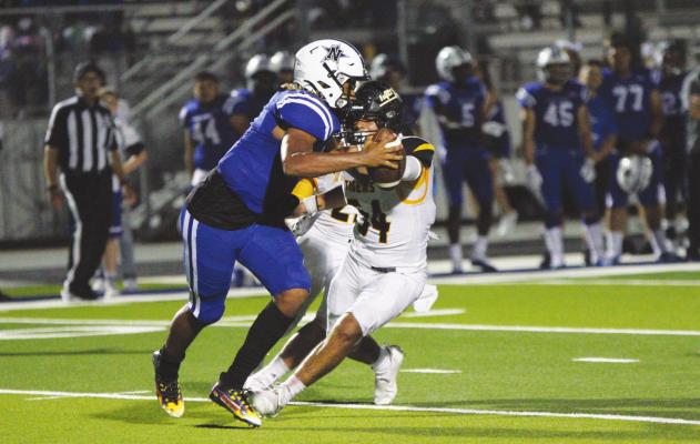 Sealy senior Jonathan Monterroza (54) looks to corral Navasota quarterback Ja’Mar Jessie during the Tigers’ non-district contest at Rattler Stadium last Friday. MATT YBARRA/NAVASOTA EXAMINER