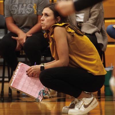 Sealy’s Caroline Owen has taken over the Sealy varisty volleyball program this season. ALL PHOTOS BY JIMMY GALVAN