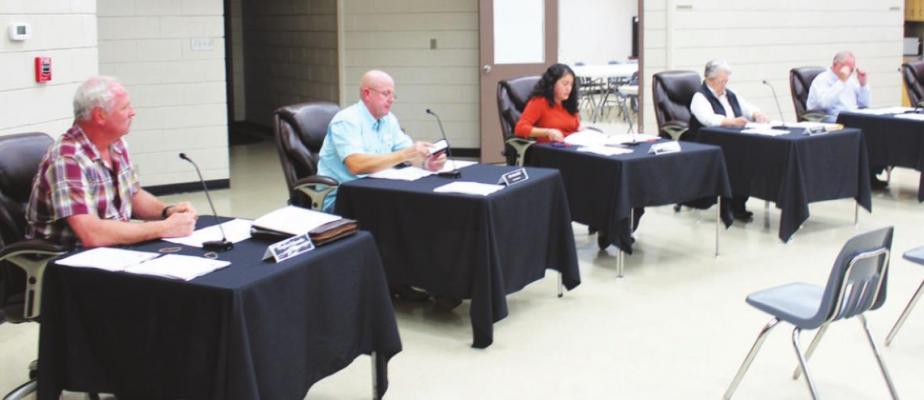 The Sealy Planning Commission met in the W. E. Hill Community Center for a joining meeting with the Capital Improvement Advisory Committee before their joint meeting with the Sealy City Council and Parks Board last Tuesday, Dec. 14. HANS LAMMEMAN