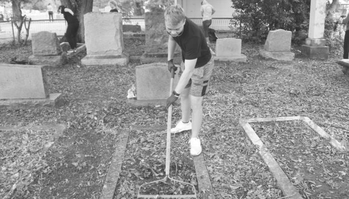 SHS Interact Club helps clean up Sealy Cemetery