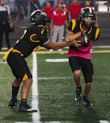 Sealy’s D’vonne Hmielewski hands the ball off to Haden Wernecke on the first place from scrimmage during last Friday’s game with Bellville. PHOTO BY JIMMY GALVAN