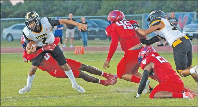 Sealy’s D’vonne Hmielewski is dragged down for a sack by Brookshire’s Jeremiah Randolph during last Friday’s contest. Brookshire applied defensive pressure to Sealy all night long. PHOTO BY JIMMY GALVAN