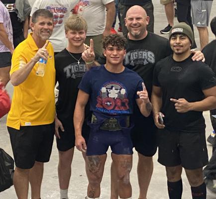 Sealy Athletic Director Shane Mobley congratulates Sealy’s Jeremiah Metzgar and Alex Mendez on their trip to the state powerlifting meet. Sealy Head Powerlifting Coach Jimmie Osborne attended the meet with the two participants