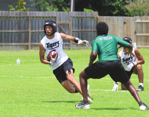 7 on 7 heats up for Sealy Tigers