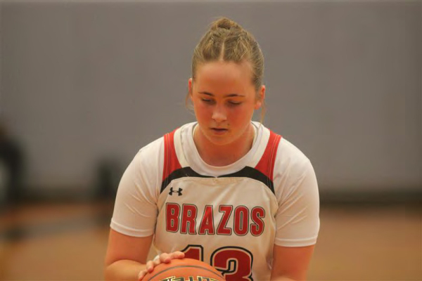 Abbey Danford takes a second to focus up before shooting a free throw attempt. SEALY NEWS | EVAN HALE