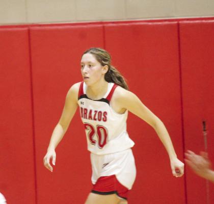 Sophia Vykukal running to contest a mid-range shot.