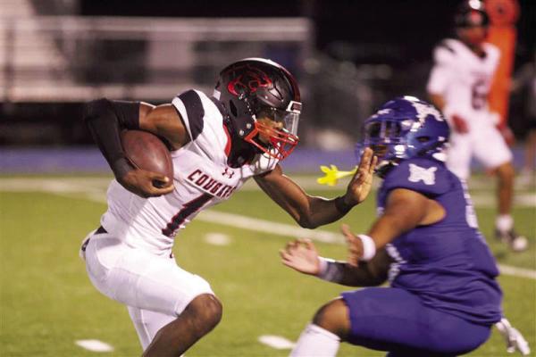 Jarvse Dickerson zooms past a defender on his way to the endzone. SEALY NEWS | EVAN HALE
