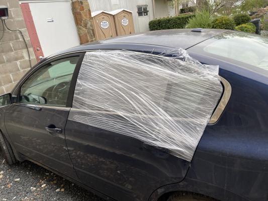 Three cars’ back windows were smashed as part of five car break-ins reported at Apex Stone Wednesday afternoon in San Felipe. COURTESY PHOTO