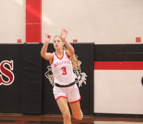 SEALY NEWS | EVAN HALE Maggie Davoody heaves a pass down the court to an open teammate for a fast break.