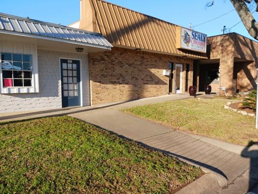 The Greater Sealy Chamber of Commerce offices are all cleaned with all the leaves and weeds removed. Thank you to Vince Wollney at Prime Lending in Sealy for using Schultz and Sons Landscapes LLC.