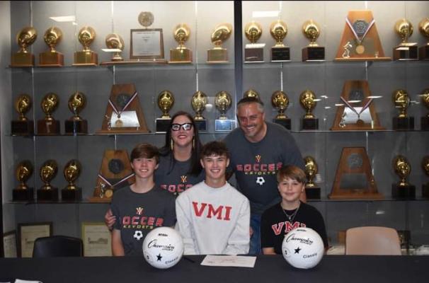Ellis signs college letter of intent