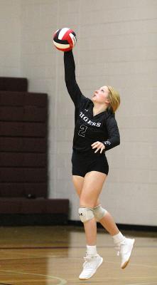 Courtney Roberts serve