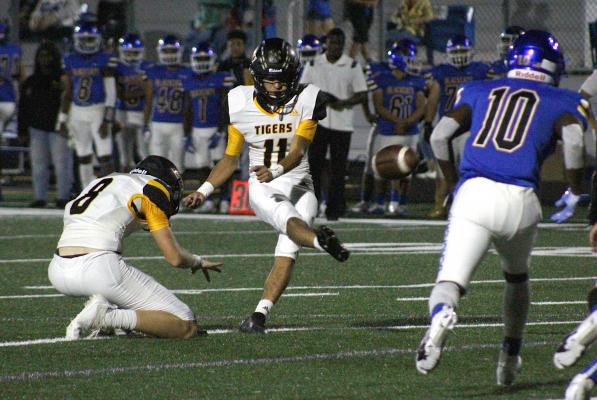 Amador Lopez extra point