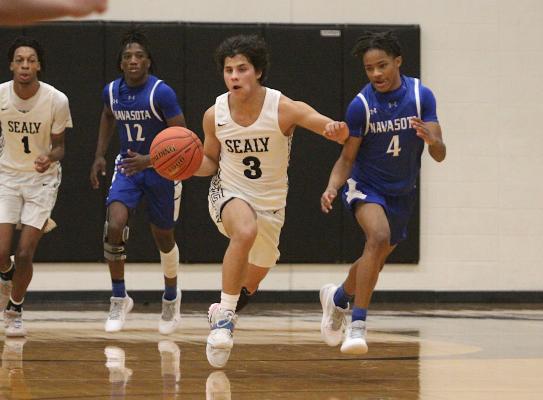 Tiger senior Nick Martinez pushes the ball up court during Sealy’s district contest against Navasota at home on Jan. 15. (Cole McNanna/Sealy News)