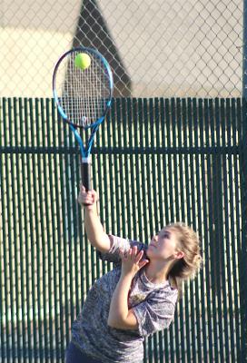 Alexis Horelica serve