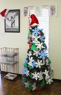 The Angel Tree returned to The Sealy News’ lobby Thursday, Nov. 18, and will spread holiday cheer to residents of Silver Lakes and The Oaks retirement homes. Stop by 327 Fowlkes Street and return the wrapped gift before Dec. 13. COLE McNANNA