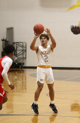 Tiger junior D’vonne Hmielewski lines up a three-pointer in the second quarter of Sealy’s first district game of the season against El Campo at home Jan. 14. COLE MCNANNA