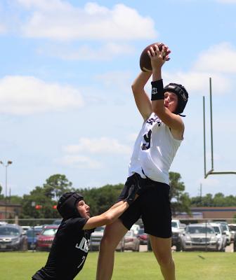 Reid Miller secures a jump ball