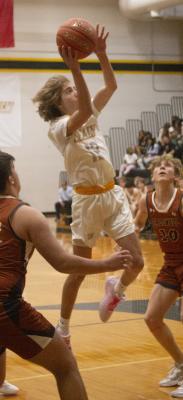 Junior Kallen Hendry was significant for the Tigers last year. Photos by Jimmy Galvan