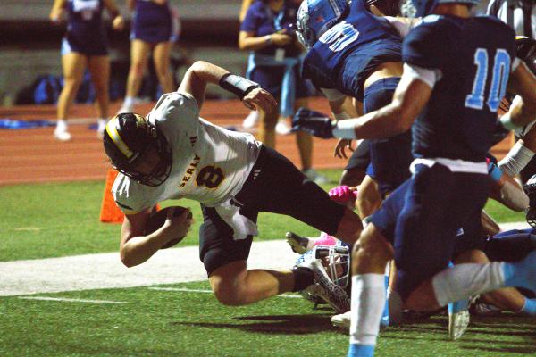 Sealy’s Reid Miller lunges for a first down against Sweeny during last Friday’s contest. PHOTO BY ABENEZER YONAS