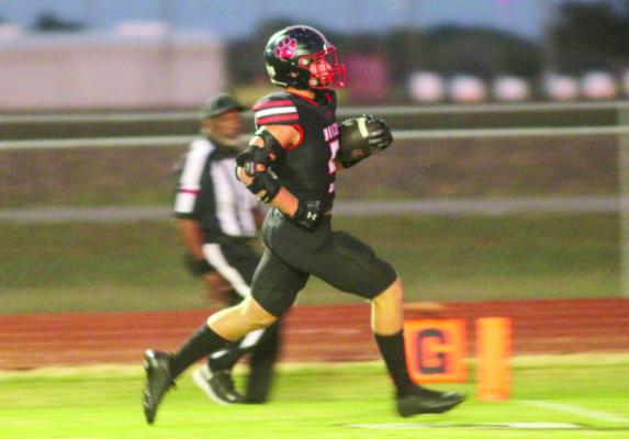 Luke Polasek carries the ball into the endzone after catching a pass from Jarvse Dickerson. CITIZEN | EVAN HALE