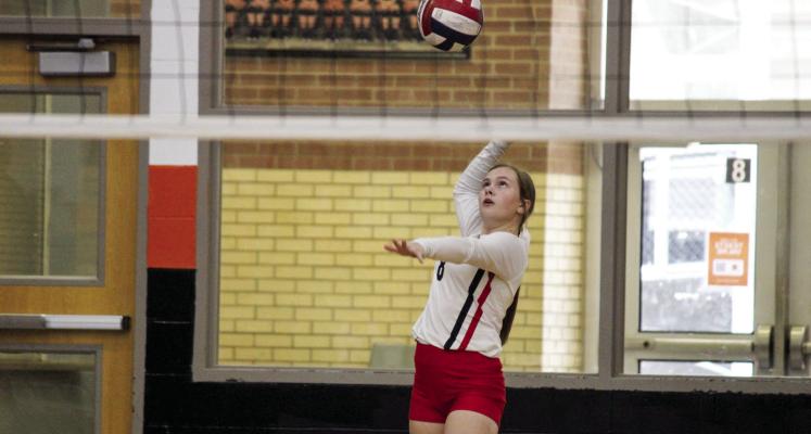 Cougarettes split last two volleyball games