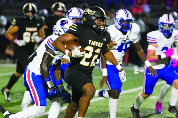 Sealy’s Bryson Johnson breaks into the open field for good yardage during last Friday’s district win over Wharton. Sealy will travel to take on Sweeny this Friday. PHOTOS BY ABENEZER YONAS