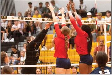 Sealy’s Avery Dittert battles a pair of Madisonville defenders for a ball at the net. ALL PHOTOS BY JIMMY GALVAN