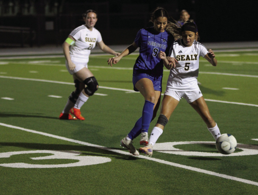 Morgan Zaskoda pressures the Navasota ball carrier to force a turnover. PHOTO BY MATTHEW YBARRA