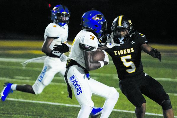 Sealy’s Noah Washington (0) and Javien Grant (5) were two key players for the Tigers this year and earned post-season honors on the all-district teams. PHOTOS BY ABENEZER YONAS