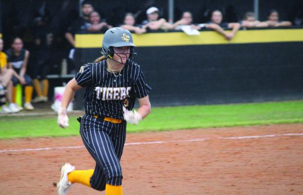 Jacie Kainer sprints to first base after she bunted the ball. SEALY NEWS | EVAN HALE