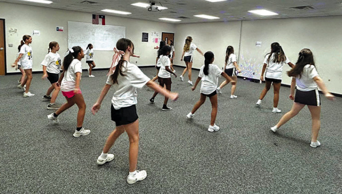 Sealy hosts Mini Cheer Camp
