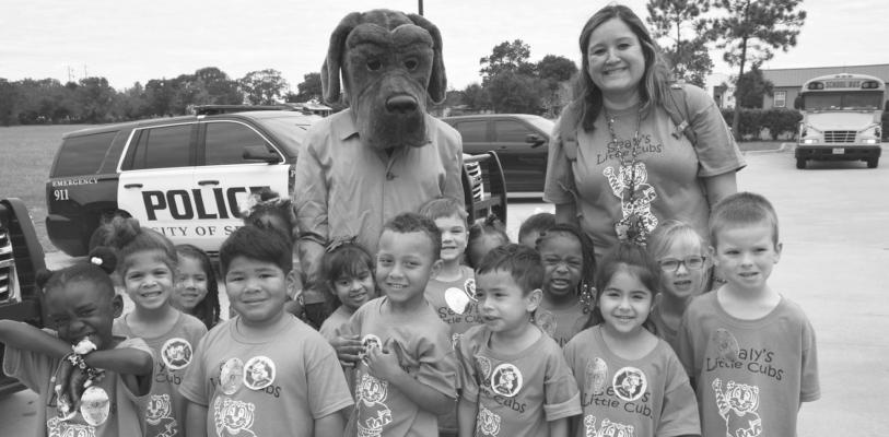 Sealy Elementary School visits Fire, Police Stations