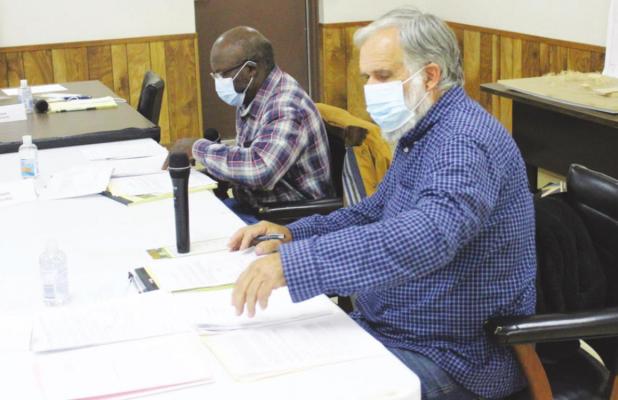 Alderman Michael Elliot discussed the advantages of including a Flood Elevation Certificate as a required part of the building permit process during last week’s regular meeting, Jan. 11. HANS LAMMEMAN
