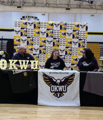 The Sealy athletic program is no stranger to signing days as they typically have a lot of athletes to continue their career at the college level. This week another Sealy athlete put pen to paper to continue her athletic career at Oklahoma Wesleyan University. Bella Galvan is a part of the Sealy Lady Tigers softball team this season but now her path is paved towards playing softball at the college level.