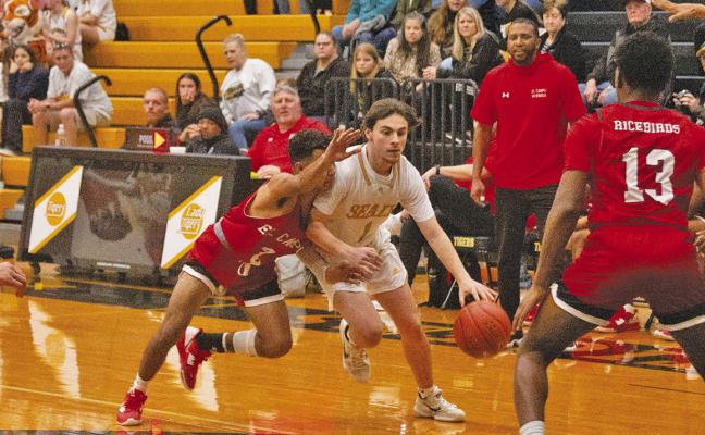Sealy’s Ryder Ramirez brings the ball upcourt during last week’s contest with El Campo. PHOTOS BY JIMMY GALVAN