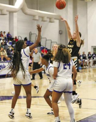 Sealy’s Kara Kram attempts a jump shot during fourth-period action against the Navasota Lady Rattlers Jan. 6. Sealy dropped the matchup 48-21. PHOTOS BY MATTHEW YBARRA, NAVASOTA EXAMINER