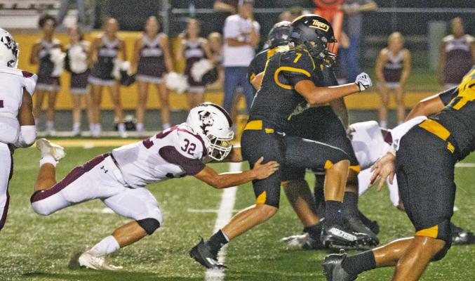 Sealy’s Kane Killough (7) breaks away from West Columbia defenders during a district contest earlier this year. Killough is projected to be the starting quarterback for Sealy next season. PHOTO BY JIMMY GALVAN