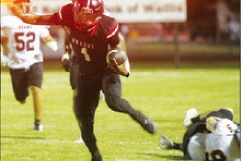 Jarvse Dickerson slips past a tackle and runs down the sideline for a touchdown on Friday, Sept. 19, against Schulenburg. SEALY NEWS | EVAN HALE